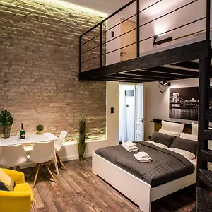 Apartment Very Stylish And Fresh In The Center, Budapest